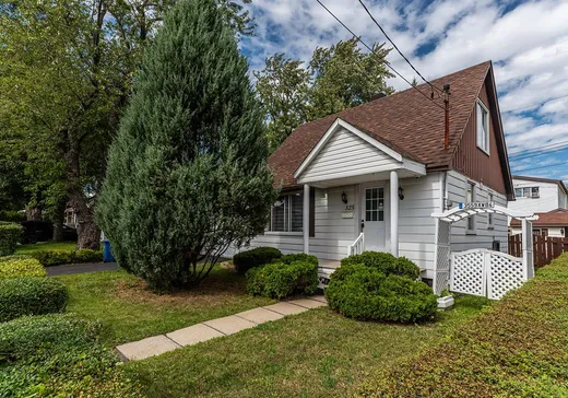 Maison à vendre - 325 Av. des Vétérans, Montréal (Est), H1B 5B8