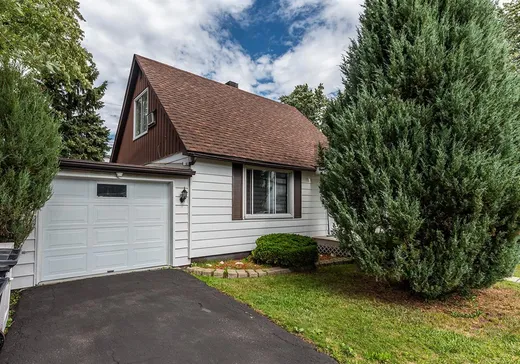 Maison à vendre - 325 Av. des Vétérans, Montréal (Est), H1B 5B8