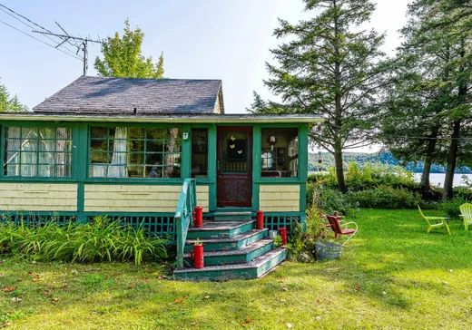 Two or more stories for sale - 297 Ch. des Chalets, Coaticook, J1A2S4