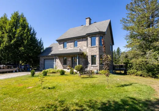 Two or more stories for sale - 105 Rue Champêtre, Sherbrooke, J0B3G0