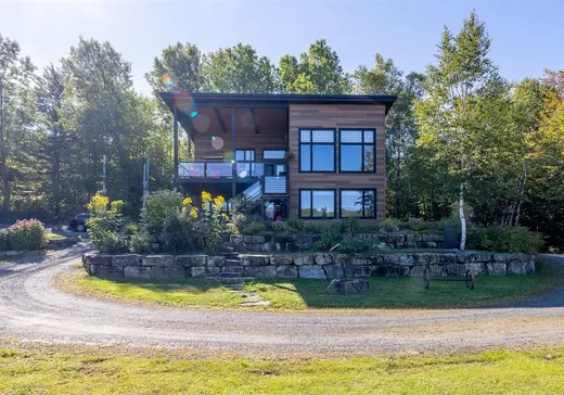 Two or more stories for sale - 70 Ch. du Lac-Hénault S., Mandeville, J0K1L0