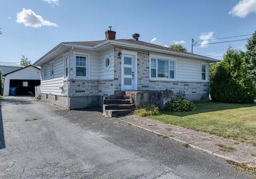 Bungalow for sale - 736 Rue Carrier, Thetford-Mines, G6G3S9