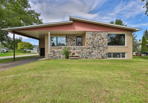 Maison à vendre - 312 Rue Bonsecours, St-Francois-Du-Lac, J0G 1R0