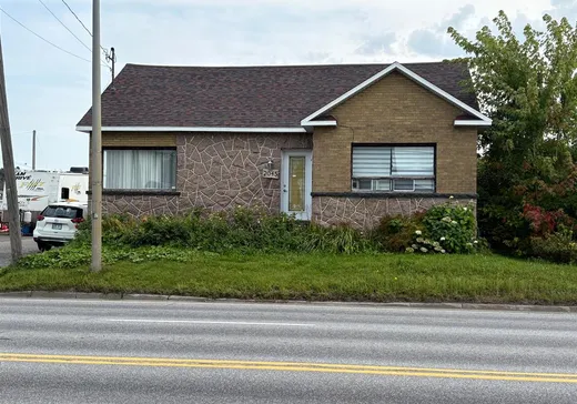 House for sale - 2045 Av. du Pont S., Alma, G8B 6N7