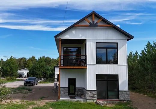 Maison à vendre - 33 Rue Notre-Dame, Lac-Edouard, G0X 3N0