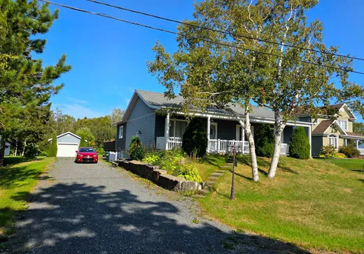 Two or more stories for sale - 15 Ch. Talbot, Matane, G4W7J2