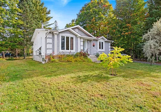 Bungalow for sale - 2356 Rue Deschamps, Val David, J0T2N0