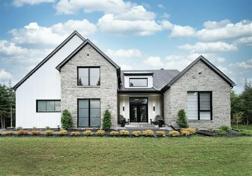 Maison à vendre - 1140 Ch. du Massif, Saint-Sauveur, J0R 1K0