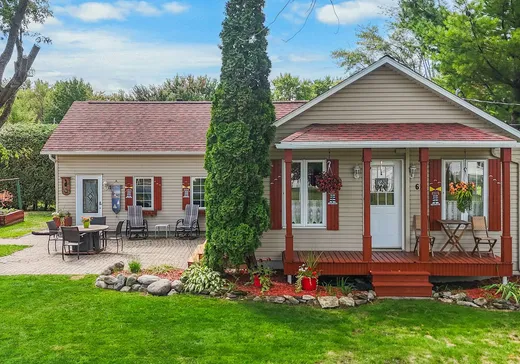 Two or more stories for sale - 61 39e Avenue, St-Blaise, J0J1W0