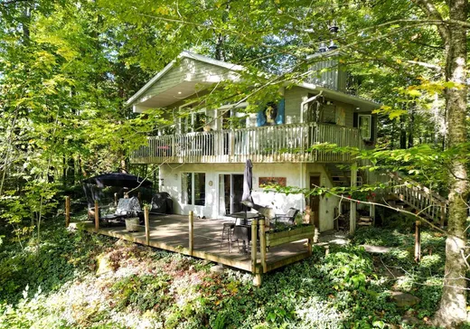 Two or more stories for sale - 87 Ch. du Lac-Nick, Bolton-Est, J0E1G0