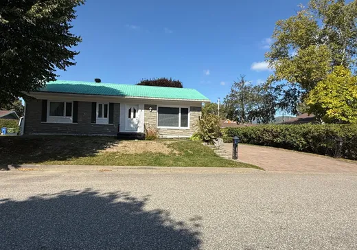 Maison à vendre - 8 Rue de la Falaise, Clermont, G4A 1C8