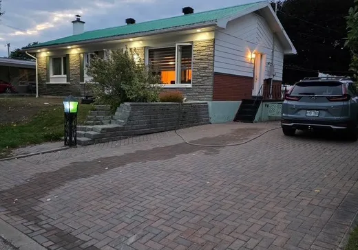 Maison à vendre - 8 Rue de la Falaise, Clermont, G4A 1C8