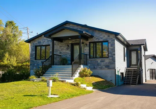 Bungalow à vendre - 111 Rue André, Waterville, J0B3H0