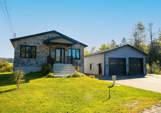 Maison à vendre - 111 Rue André, Waterville, J0B 3H0