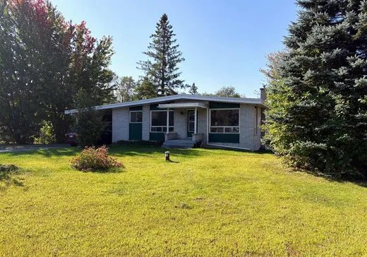 Bungalow for sale - 596 Route 143 S., St-Francois-Xavier-de-Brompton, J0B2V0