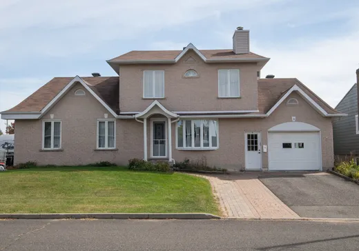 Two or more stories for sale - 3 Rue Louis-Dantin, Lévis, G6W6N4