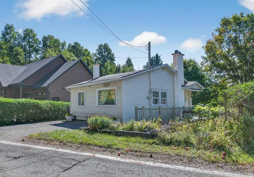 Bungalow for sale - 658 Ch. de la Rivière, Saint-Sauveur, J0R1K0
