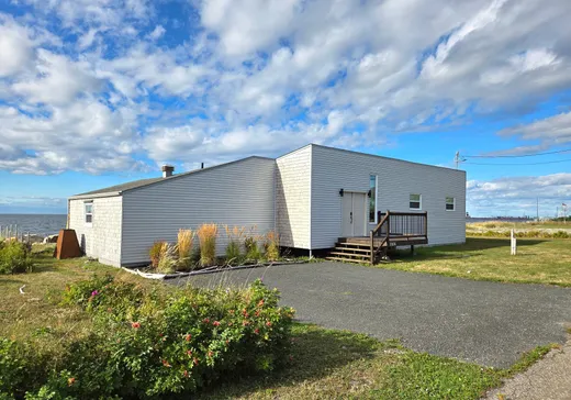Two or more stories for sale - 1956 Rue de Matane-sur-Mer, Matane, G4W3M6