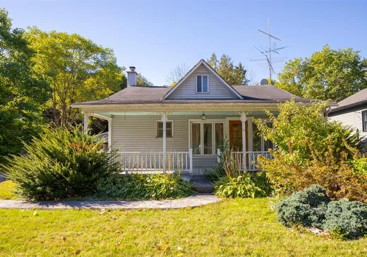 Bungalow à vendre - 223 Route 202 E., Bedford, J0J1A0