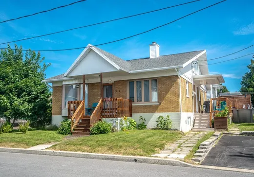 Bungalow à vendre - 57 Rue Ste-Croix, Beaupré, G0A1E0