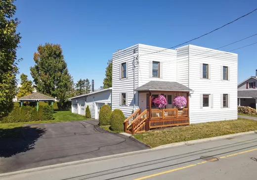 Two or more stories for sale - 201 Rue de l'Église, St-Gedeon-De-Beauce, G0M1T0