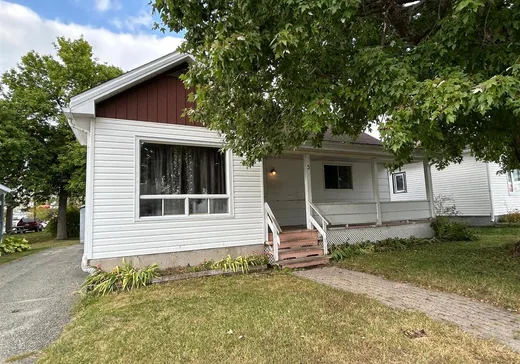 Maison à étages à vendre - 5 Rue Lambert, Ville-Marie, J9V1S9