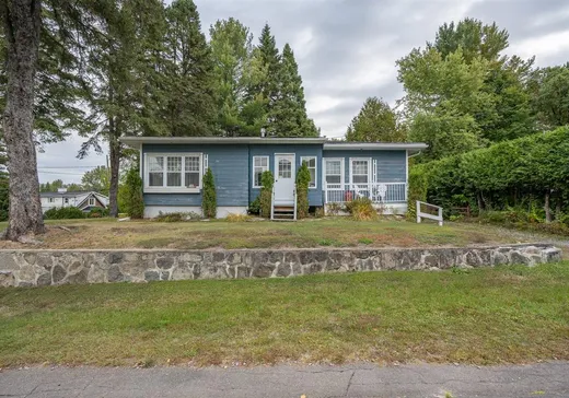 Bungalow for sale - 61 Av. Chartier, Saint-Sauveur, J0R1R0