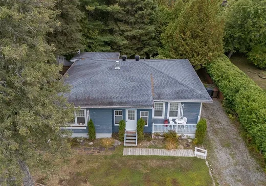 House for sale - 61 Av. Chartier, Saint-Sauveur, J0R 1R0