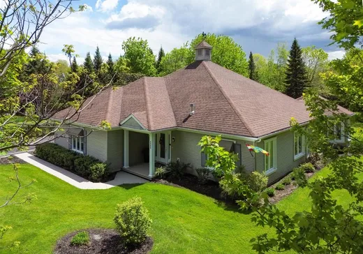 Bungalow à vendre - 2580 Rue Beckett, Les Nations, J1L2W8