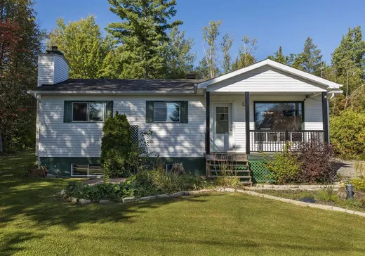 Bungalow for sale - 220 Rue Ducharme, Ste-Catherine-De-Hatley, J0B1W0