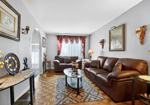 Maison à vendre - 6125 Av. Tisserand, Brossard, J4W 3G3