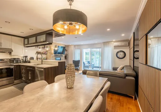 Maison à vendre - 3637 Boul. Gaétan-Boucher, St-Hubert, J3Y 8Y4
