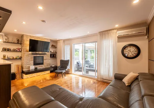 Maison à vendre - 3637 Boul. Gaétan-Boucher, St-Hubert, J3Y 8Y4