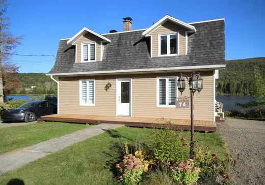 Two or more stories for sale - 76 Route du Lac-Jacques, St-Gabriel-De-Valcartier, G0A4S0