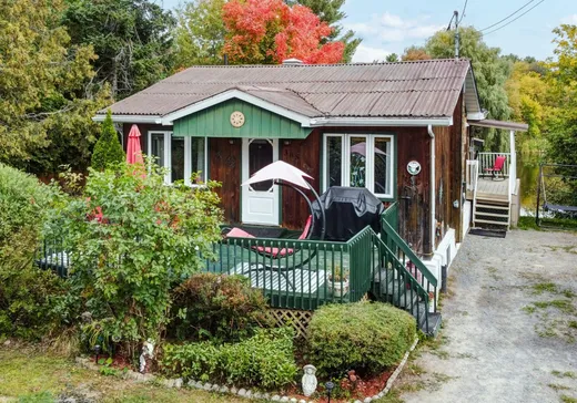 Two or more stories for sale - 305 Rue Serge, Sainte-Sophie, J5J1G1