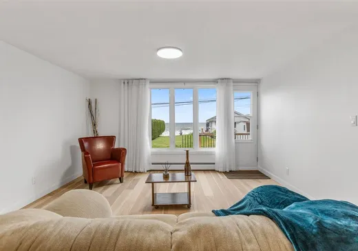 Bungalow à vendre - 333-335 Ch. du Bord-de-l'Eau, Sainte-Barbe, J0S1P0