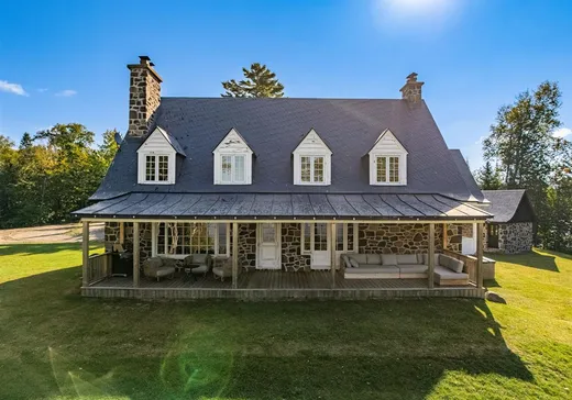 Two or more stories for sale - 168 Ch. de la Carriole, St-Adolphe d'Howard, J0T2B0