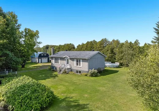 Bungalow for sale - 1827 Rue Principale, Lawerenceville, J0E1W0