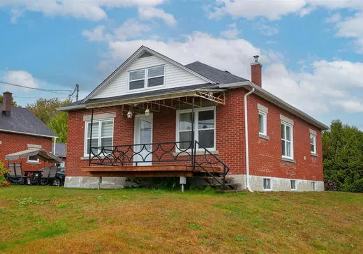 1 1/2 Storey for sale - 52 7e Avenue N., Pointe-Claire (Montreal Island), J0B2H0