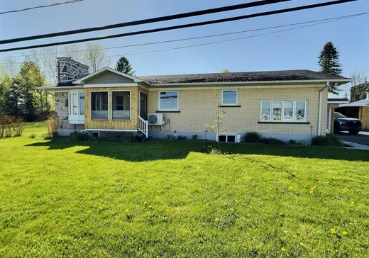 Maison à étages à vendre - 595 2e Avenue, Weedon, J0B3J0