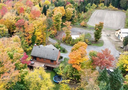Fermette à vendre - 2216 Ch. des Menhirs, Ste-Lucie, J0T2J0