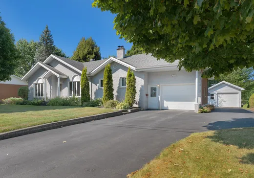 Two or more stories for sale - 1212 Rue Montcalm, Valcourt, J0E2L0