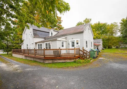 Maison à étages à vendre - 5 Rue Victoria N., Bedford, J0J1A0