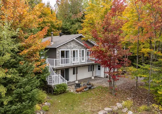 Maison à étages à vendre - 1899 Ch. du Lac-des-Becs-Scie O., Saint-Sauveur, J0R1R1
