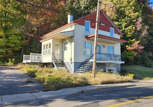 Maison à vendre - 9617 Av. Royale, Sainte-Anne-de-Beaupré, G0A 3C0