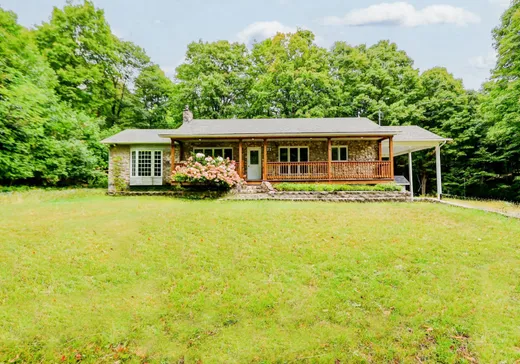 Maison à étages à vendre - 622 Ch. du Lac-Bertrand, St-Hippolyte, J8A1C4