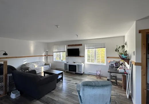 Maison à vendre - 1065 Rue St-Laurent, St-Simeon, G0T 1X0