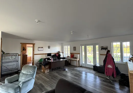 Maison à vendre - 1065 Rue St-Laurent, St-Simeon, G0T 1X0