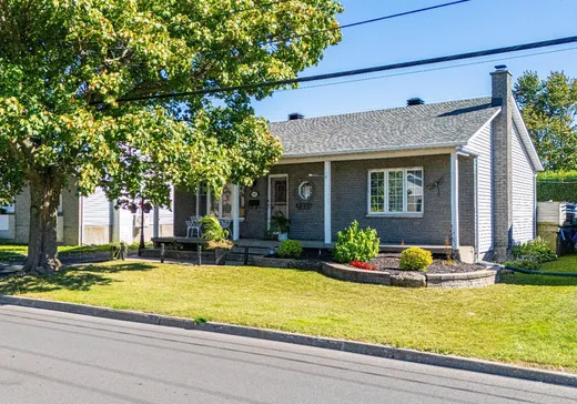 Maison à étages à vendre - 525 Rue St-Jean-Baptiste, Salaberry-de-Valleyfield, J6T5B7