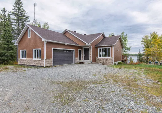 Maison à étages à vendre - 201 Ch. du Lac-Fiedmont, Barraute, J0Y1A0